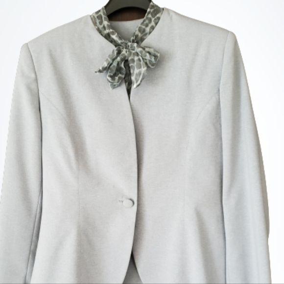 WOMEN EUROPIAN DESIGN WEAR TO WORK SKIRT SUIT ( SIZE 40 ) - Picture 1 of 10